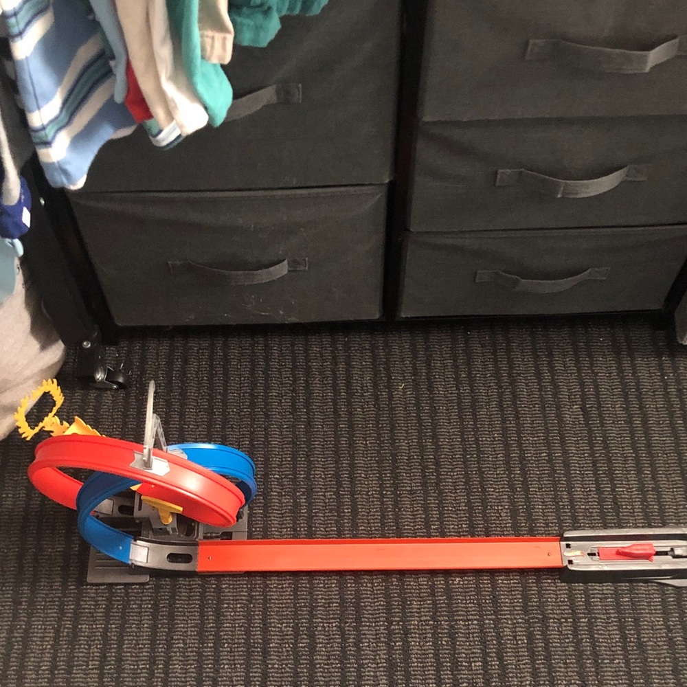 ๐ฆ
Hot Wheels Thrill Loop Launcher - Picture 3 of 10